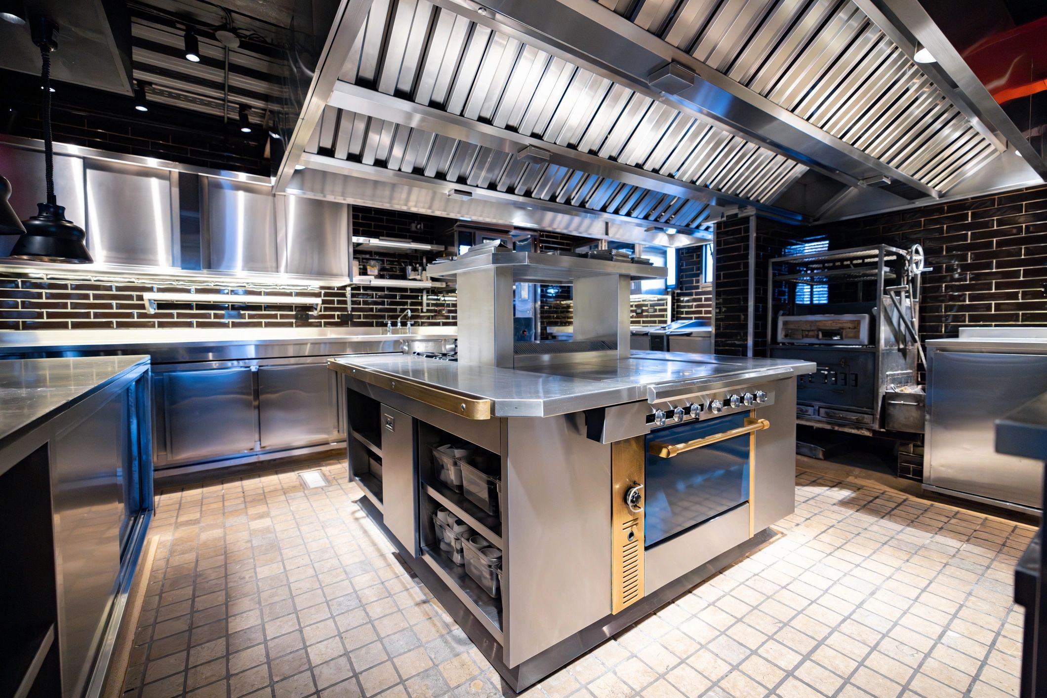 Cocina comercial equipada para instalación de electrodomésticos